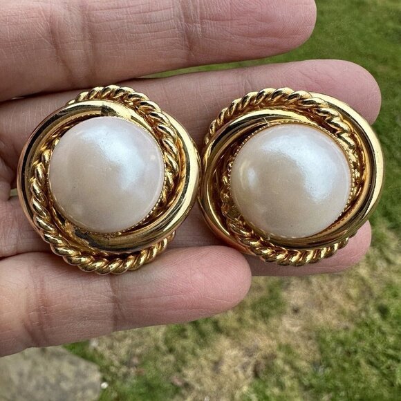 VTG Runway Clip-on Earrings 1" Faux Pearl Dome Gold Tone Rope Trim Retro Fashion - Picture 1 of 7
